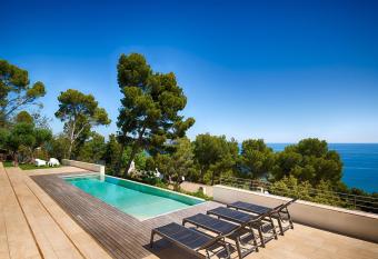 Villa Platja Roja has Balcony rooms