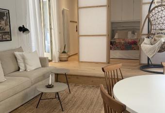 Studio Apartment Old Town Riva has Balcony rooms