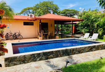 La Mona Beach House has Balcony rooms