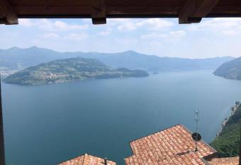 Casa Vacanza Lory has Balcony rooms