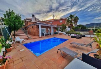 Villa privada junto a la playa con piscina has Balcony rooms