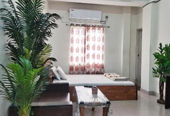 Hotel Labbaik Farmgate allows 18 year olds to book a room