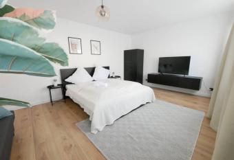 69 m  , zentral, Balkon, stilvoll has Balcony rooms