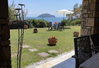 Rena s Paradise has Balcony rooms