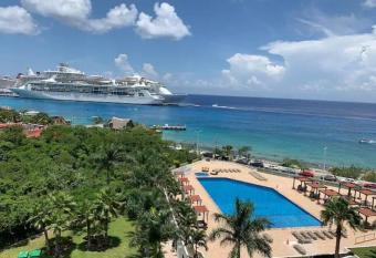 Apartment Palmar 3BR W/ pool jacuzzi has rooms with a private hot tub