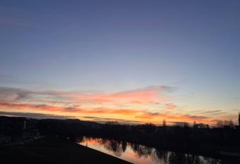 La Belle Etoile allows 18 year olds to book a room