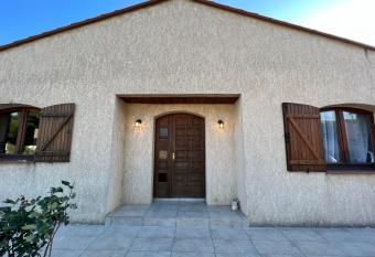 Maison de vacances    2km de la mer has Balcony rooms