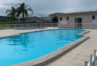 Apto Pr  ximo Hospital e Centro - Bigua  u has Balcony rooms