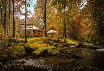 Otter Creek Luxury Yurt - Creekside Glamping with Private Hot Tub has Balcony rooms