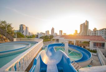 Aventureros 360 Alojamiento & Tours has Balcony rooms