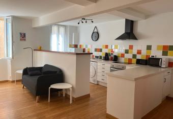 Appartement Hy  res - Centre ville  Parcours des Arts  1 chambre 2 personnes - Patricia allows 18 year olds to book a room