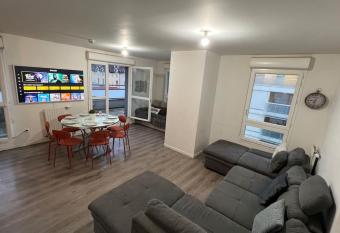 Appartement standing La D  fense has Balcony rooms