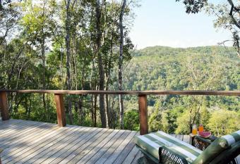 Arrowhead - Luxury Lodge has Balcony rooms