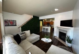 Tacoma Homestay with breakfast included-private room allows 18 year olds to book a room