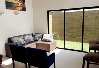 Casa con armon  a y diversi  n has Balcony rooms