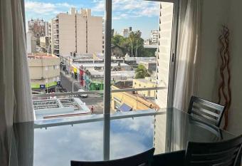 Luminoso y c  ntrico departamento con COCHERA allows 18 year olds to book a room