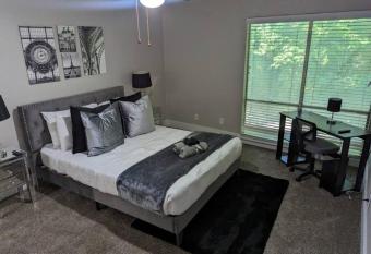 Stylish 2BD 2BA in Arlington, TX allows 18 year olds to book a room