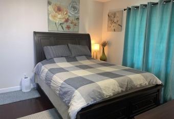 SFO New Comfortable Apartment has rooms with a private hot tub