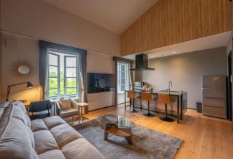                                            has Smoking/Balcony rooms