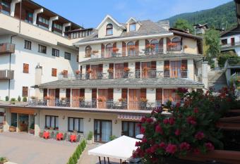 Hotel La Rosa has Balcony rooms