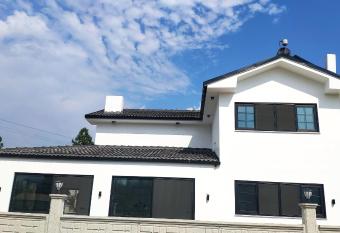 Oxford Apart Otel has Balcony rooms