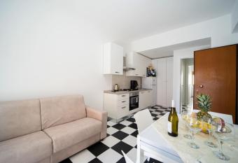 Appartamento a 2 passi dal mare has Balcony rooms