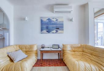Charming 37m -near the Port of Sanary has Balcony rooms