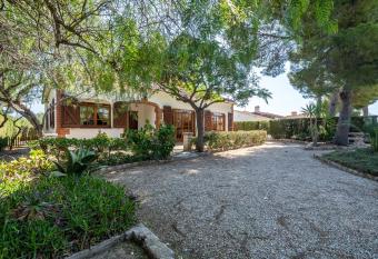 Hauzify I Casa Cardona has Balcony rooms