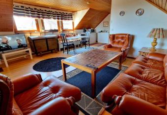 Vindsv  ning i Simrishamn has Balcony rooms