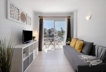 Apto El Dorado 110 has Balcony rooms