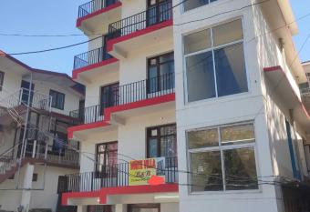 Collection O 81335 White Villa allows 18 year olds to book a room