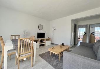 Luminous cocoon at 10 min from Fr  jus beach has Balcony rooms