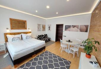 Gem  tliche Stadtwohnung in Klagenfurt allows 18 year olds to book a room