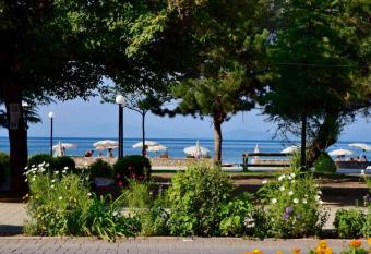 Ina   s apartment has Balcony rooms