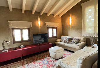 Luxuryloft La Guarnigione has rooms with a private hot tub