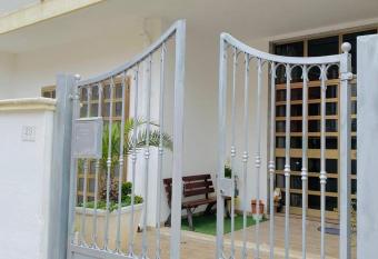 Casa Melina allows 18 year olds to book a room