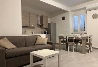 Nel cuore di Livorno allows 18 year olds to book a room