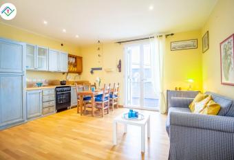 Vedo il Mare allows 18 year olds to book a room