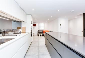 Modern, Chic, City Centre House has Balcony rooms