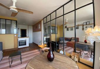 studio/Atelier avec vue sur la Vall  e du Cher has Balcony rooms