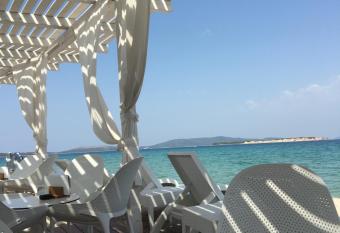 Bamboo house has Balcony rooms