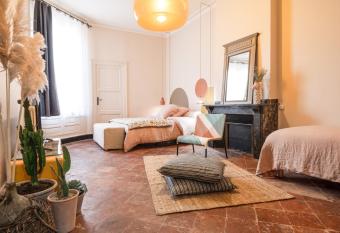 Casa sanchez allows 18 year olds to book a room