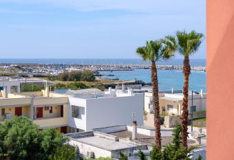 Casa tra cielo e mare in Salento has Balcony rooms