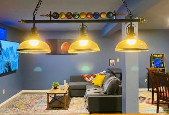 Family Friendly, AC, Hot tub, Game Room - 15 Min to Camel Back Ski and Water Parks has rooms with a private hot tub