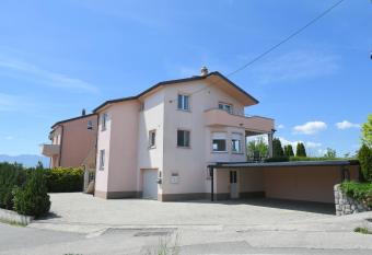 Apartman Arabela has Balcony rooms