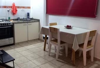 Dpto econ  mico para tres en Ballester con TV has Balcony rooms