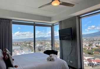 The fishbowl apartment San Jos   has rooms with a private hot tub