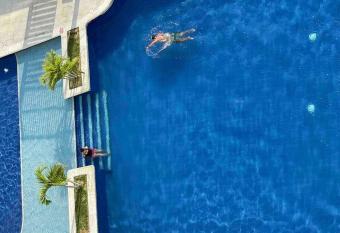 Aragoa en El Rodadero con Cancha de TENIS has rooms with a private hot tub