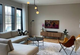 Uusi iso omakotitalo 250m2 has Balcony rooms