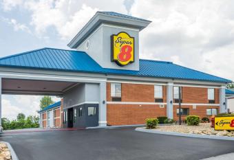 Super 8 by Wyndham Dandridge has Smoking rooms